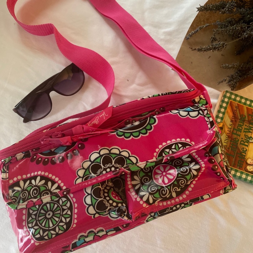 💚 VERA BRADLEY vinyl coated insulated bag